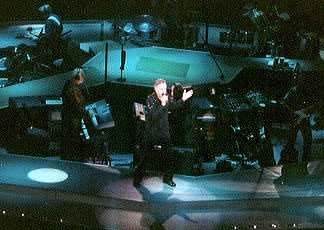 Neil at Wembley Arena on Sat Mar 13, 1999